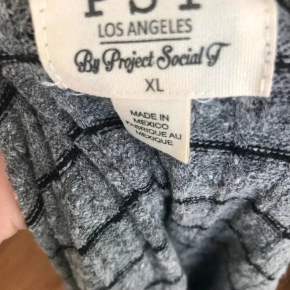 PST gray striped top XL - Picture 6 of 7